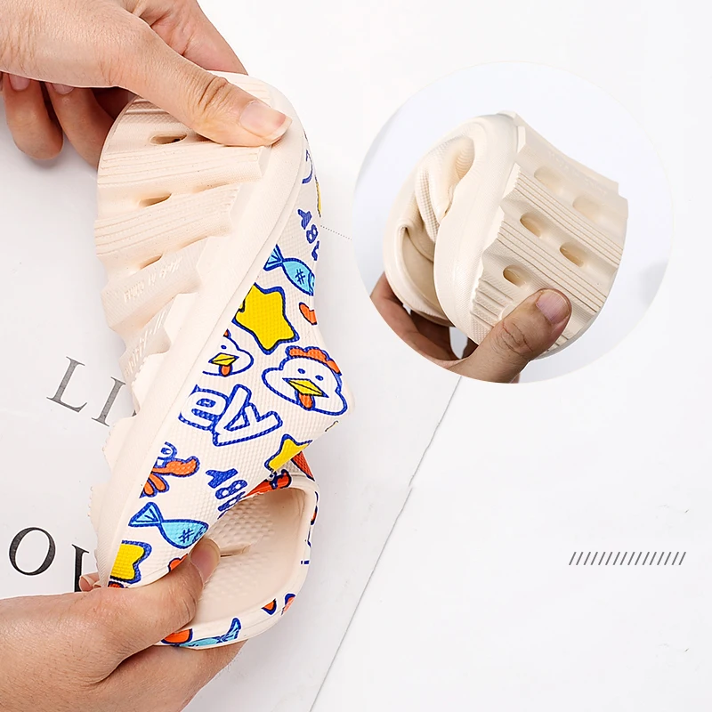 Тапки унисекс для дома и ванной Мягкие Шлепанцы с дырками мультяшный рисунок
