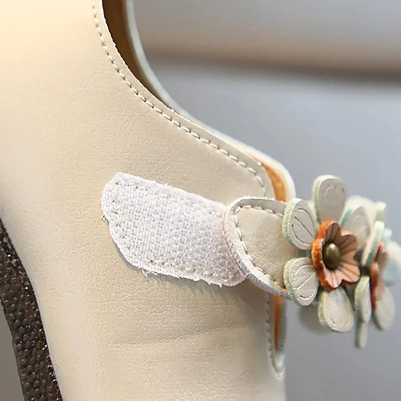 

WEIXINBUY PU Leather Girls Shoes Toddler Baby Girl Flats Flowers Cut-outs Princess Kids Shoes Children Girls Soft Shoes Loafers