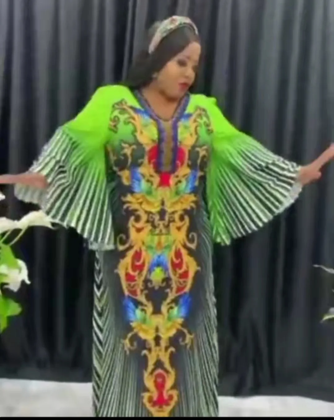 

Платье женское летнее длинное с V-образным вырезом и принтом