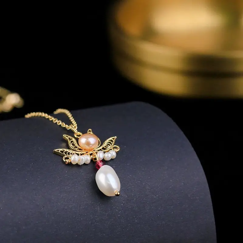 

Vintage Hollow Lotus Flower Necklace Pendants Women Cute Freshwater Pearl Crystal Necklace Choker Chains Wedding Jewelry XL012