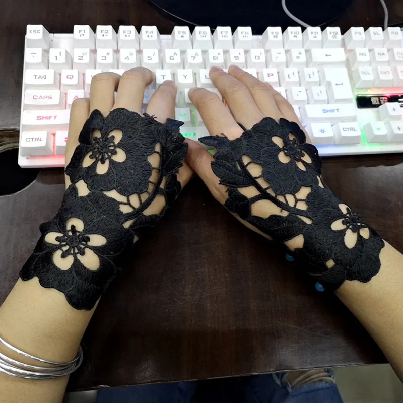 Женский браслет с вышивкой в этническом стиле | Украшения и аксессуары