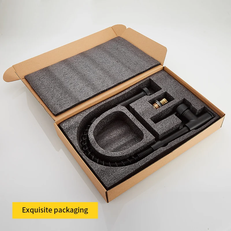 Матовый черный кухонный смеситель установленный на платформе кран вращающийся