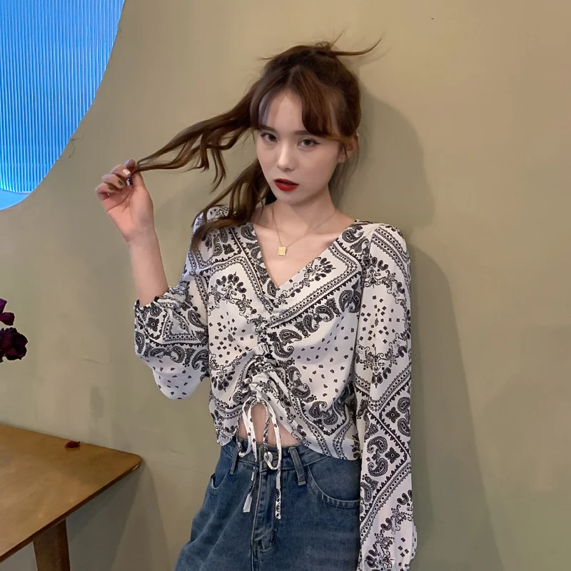 

Spring New Retro Cashew Flower Short Section Fashion Sexy Short-sleeved Shirt Women V-neck Long-sleeved Drawstring Shirt Women