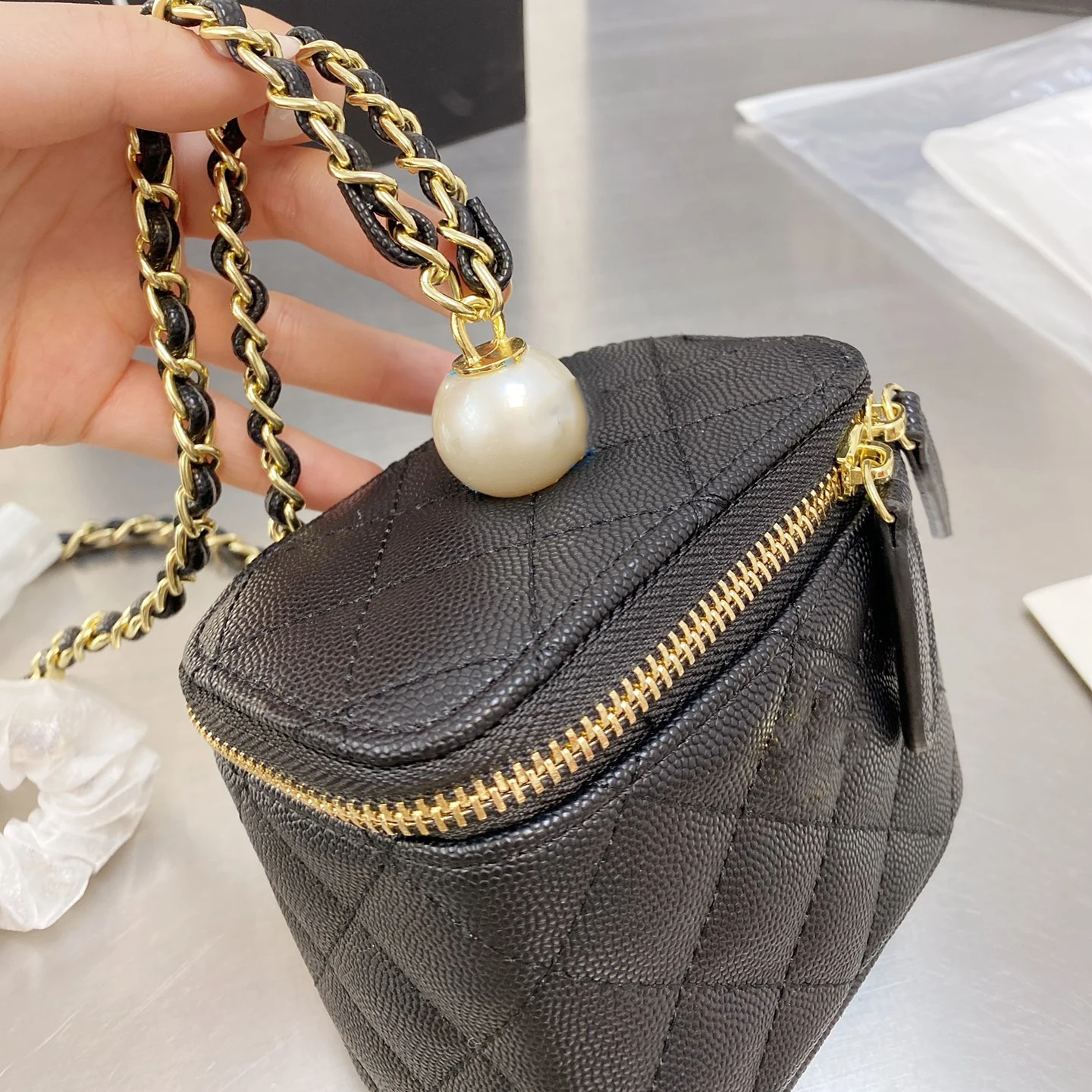 

2021 New Pearl Chain Bag Luxury Designer Caviar Cosmetic Bag Handbag For Ladies Mini Purse Cute Messenger Bag