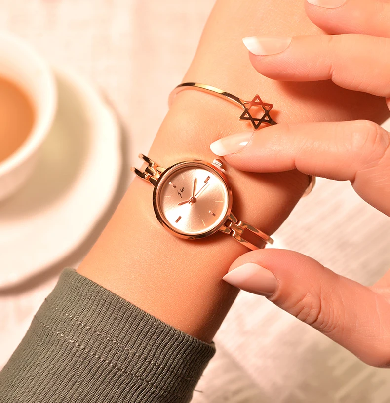 

New style bracelet watch female fashion female student simple temperament small dial ladies bracelet quartz watch ins wind