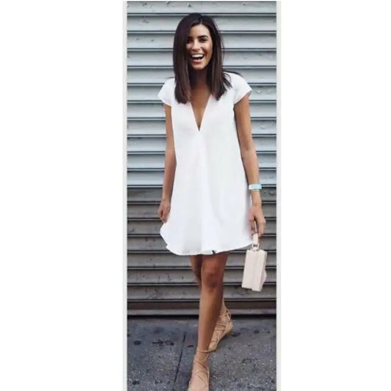 Женское повседневное офисное платье однотонное черное или белое мини с глубоким