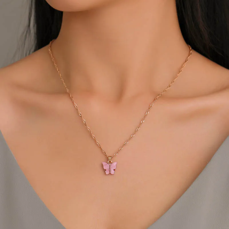 

Sweet Acrylic Color Butterfly Necklace For Women Long Wild Clavicle Chain Pendant Refined Stylish Gift 2020 DWH5