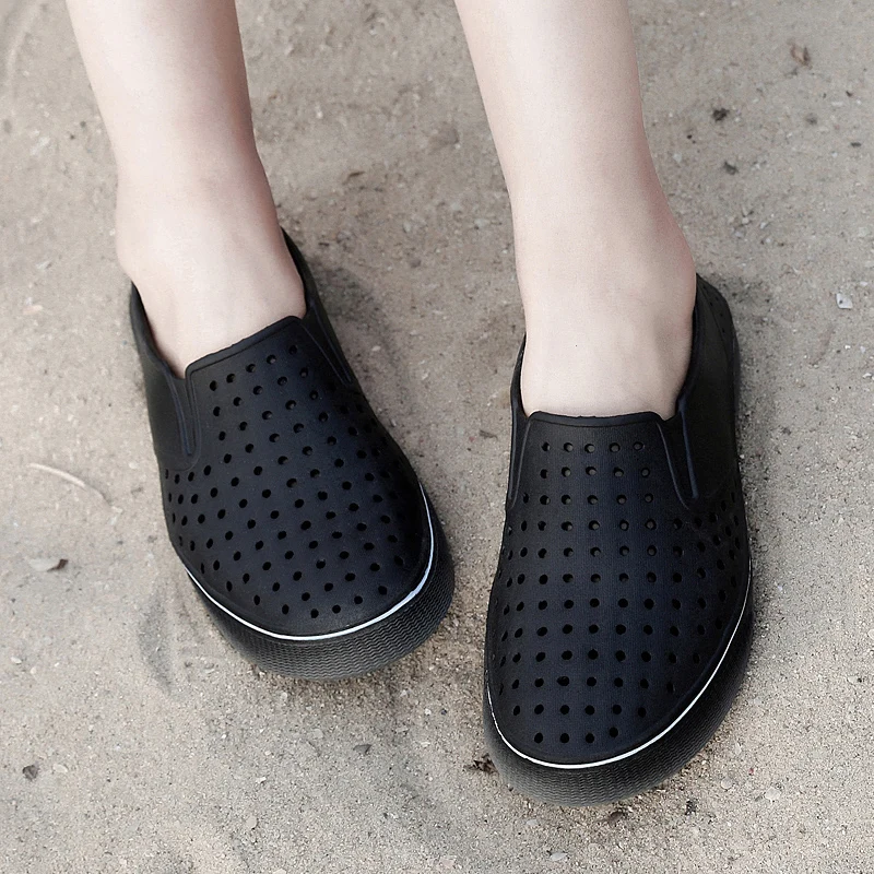 

Susugrace Hollow Men Beach Shoes Breathable Casual Light Men Loafers for Summer Hot Sale Outdoor Non-slip Women Shoes New Brand