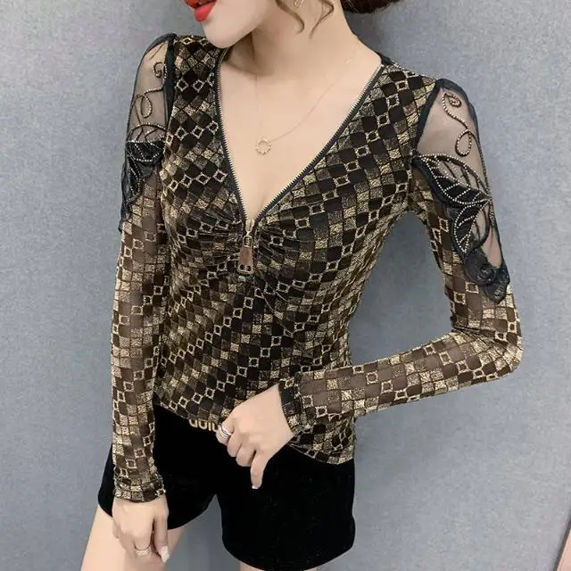 

Блузка женская демисезонная с V-образным вырезом и длинным рукавом