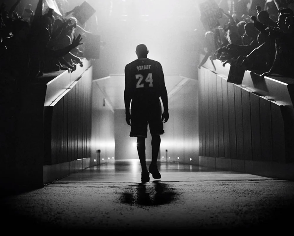 Плакат Коби Брайант на пенсию стандартный размер 18 × 24 дюйма | Дом и сад