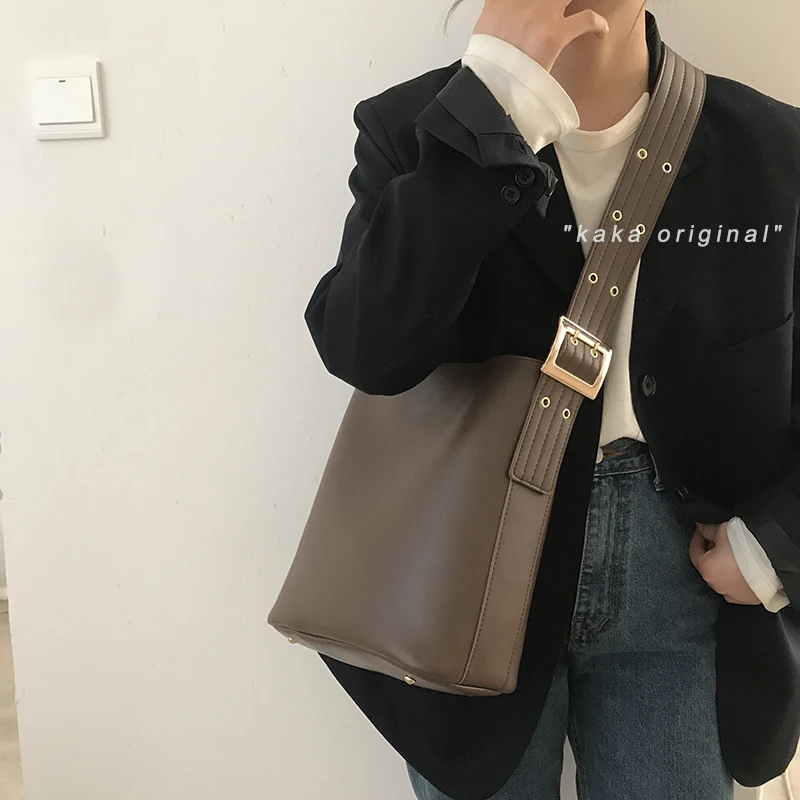 

Vintage PU Leather Women Messenger Bags Simple Design Solid Color Ladies Shoulder Bag Large Capacity Female Bucket Purse Handbag