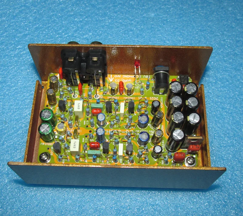 Новый британский четырехъядерный телефонный усилитель с повторной гравировкой