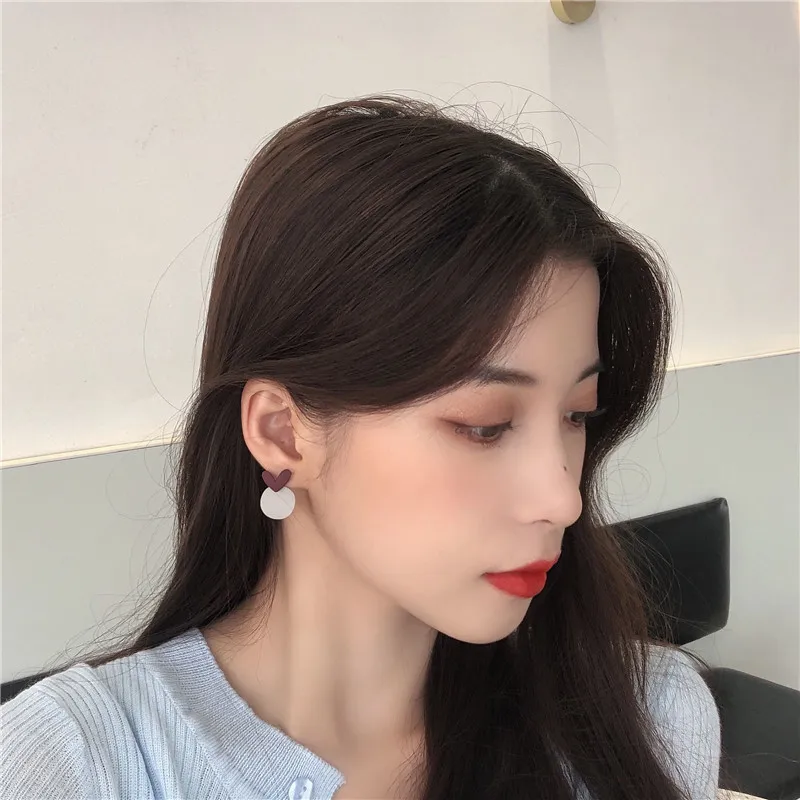 

South Korea ins cold wind lovely heart-shaped irregular hitting scene wafer girl studs earrings