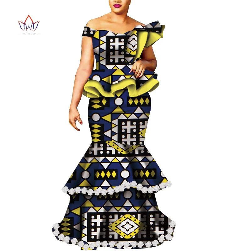 Dubai Evening Dresses Jewel Neckline Long Sleeve Floor Length Formal Party Dress Beaded Vines Pattern Lace Nude Gorgeous Prom