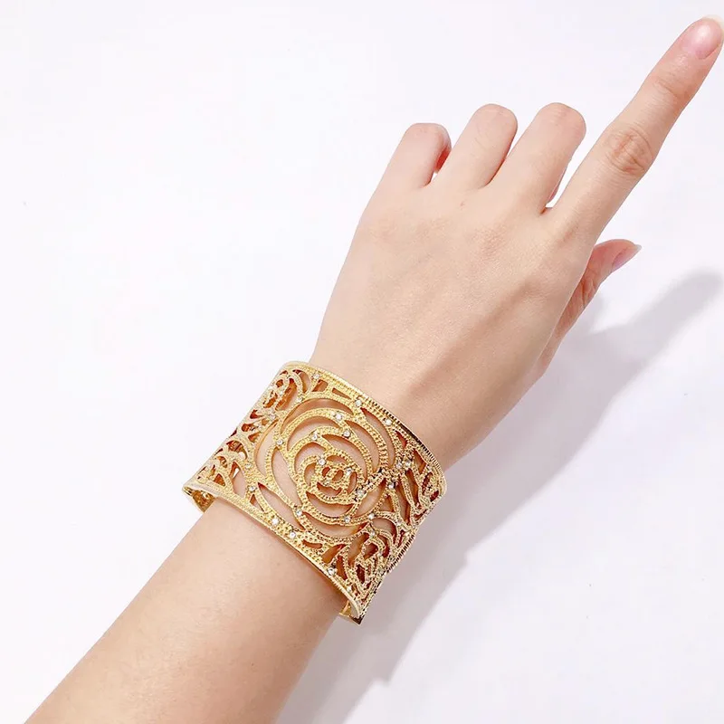 

Branded bracelet jewelry independent design style Exquisite and simple retro flower hollow personality fashion style