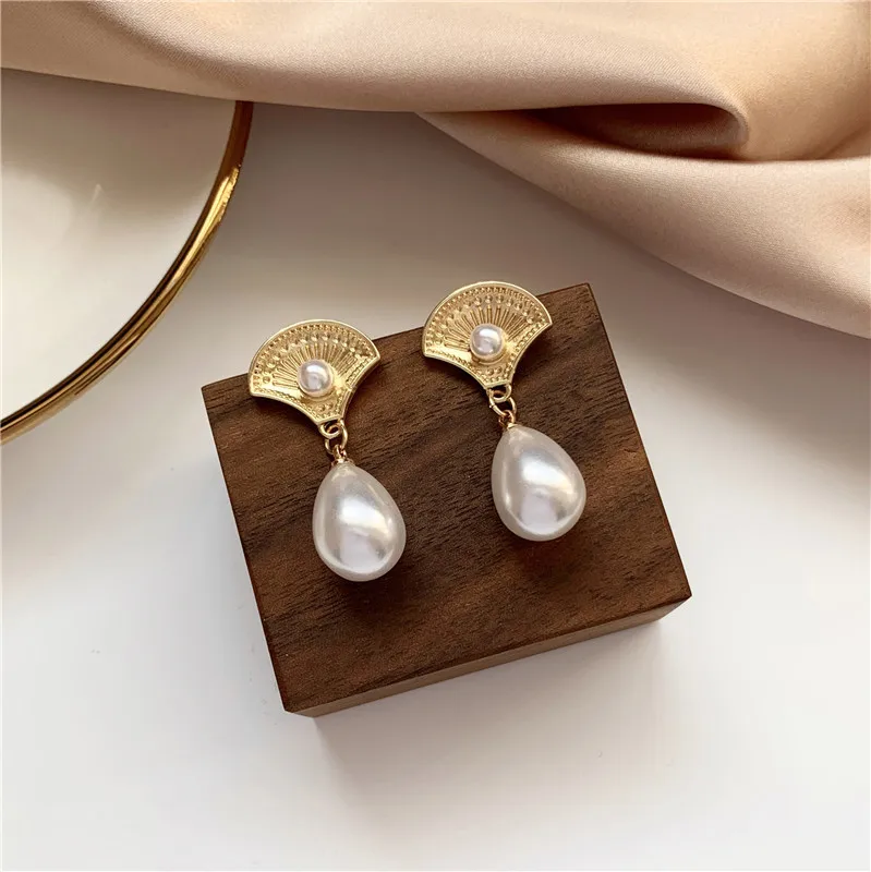 В богемном стиле с металлическим корпусом жемчуг инкрустированные серьги в виде