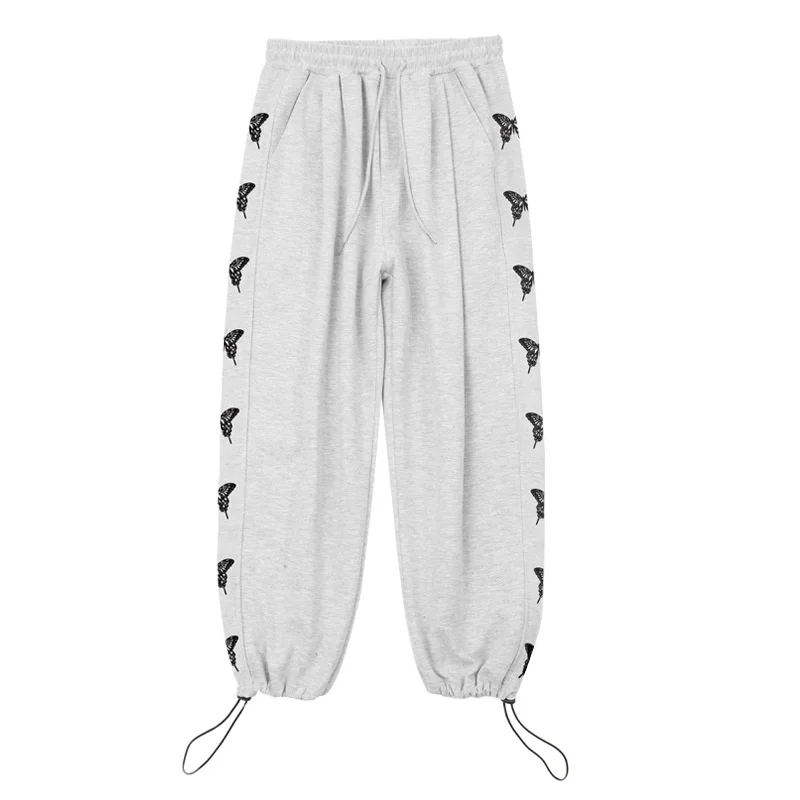 

New Type of Loose-fitting Tracksuit Pants of 2021 Shows A Slim Casual Drape Feeling