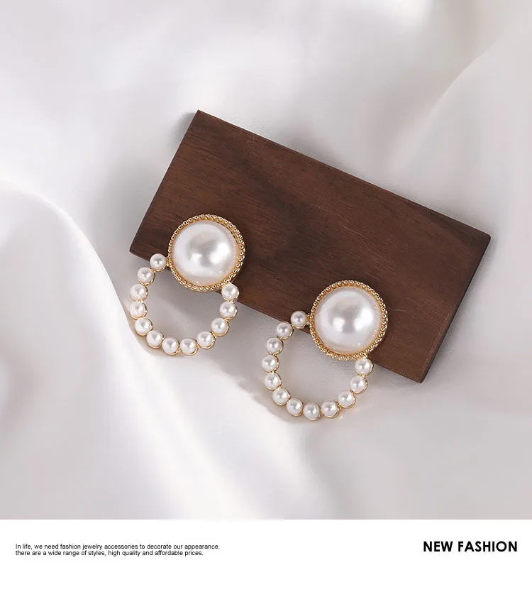 

2021 Korean New Simple Geometry Sued Earrings Fashion Temperament Sweet Pearl Flower Earrings Female Romatic Jewelry Accessory