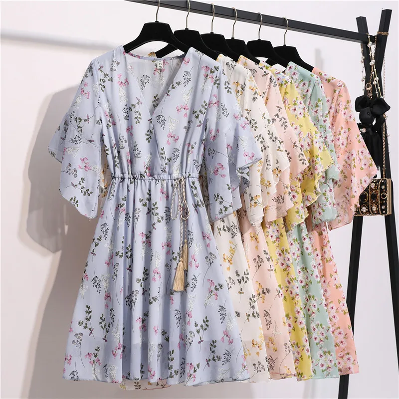 Женское шифоновое платье до колена с v-образным вырезом и принтом на весну лето