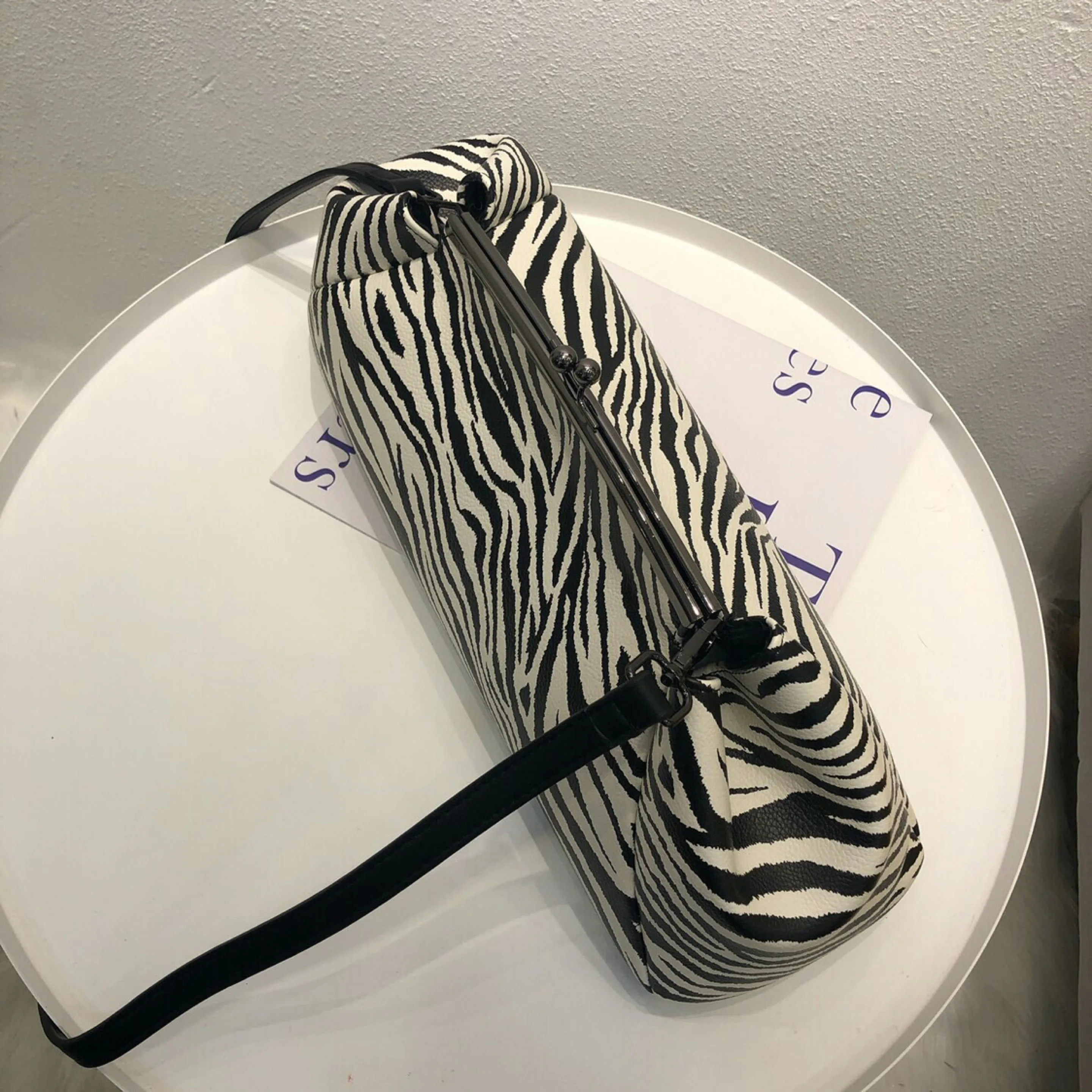 Кожаные клатчи в полоску под зебру известный бренд дизайнерская женская сумка