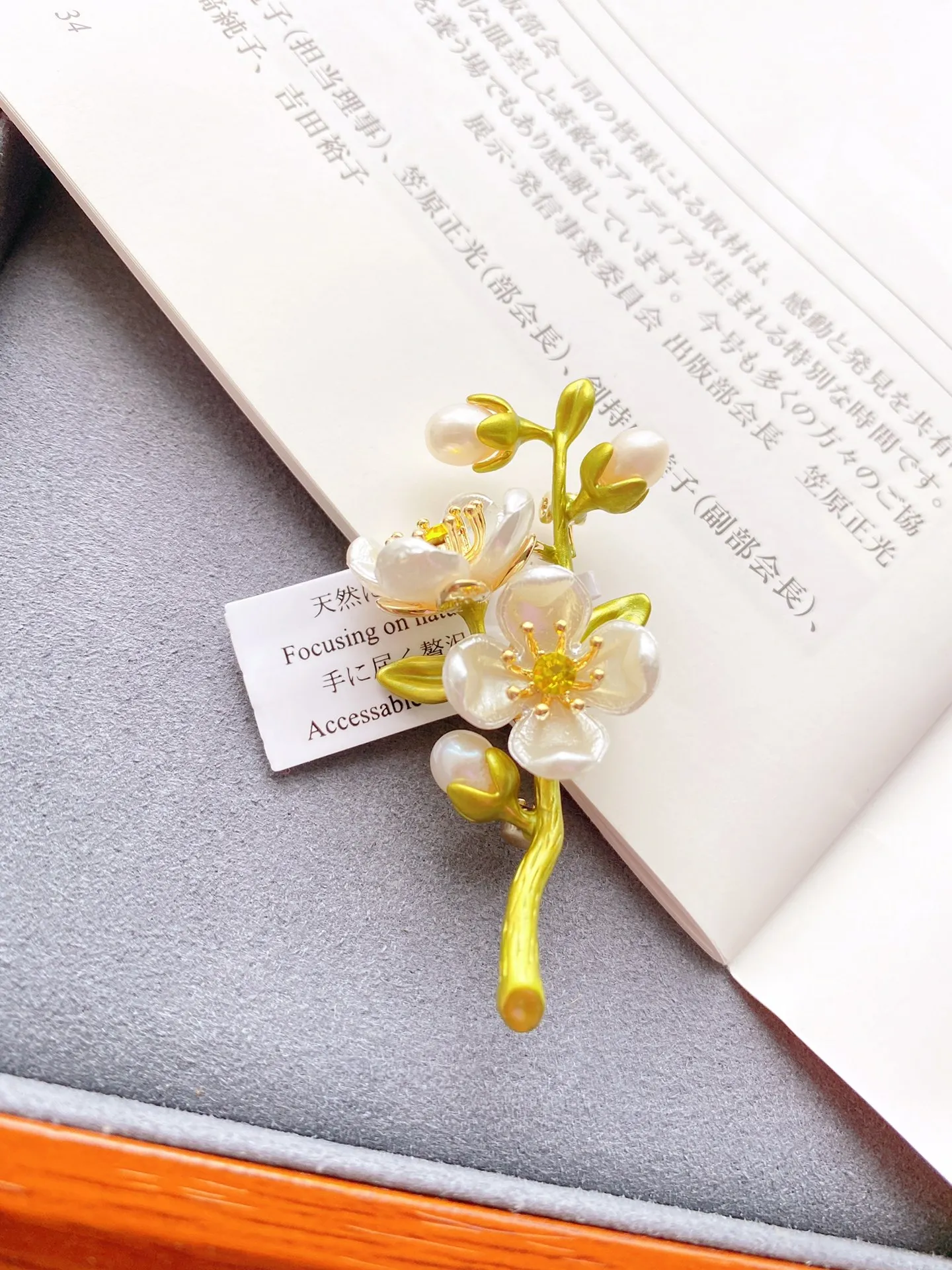 

High Quality 8mm Natural Freshwater Pearl Woman Brooch Fashion Scarf Decoration Sweater Artificial plum Bossom Breastpin