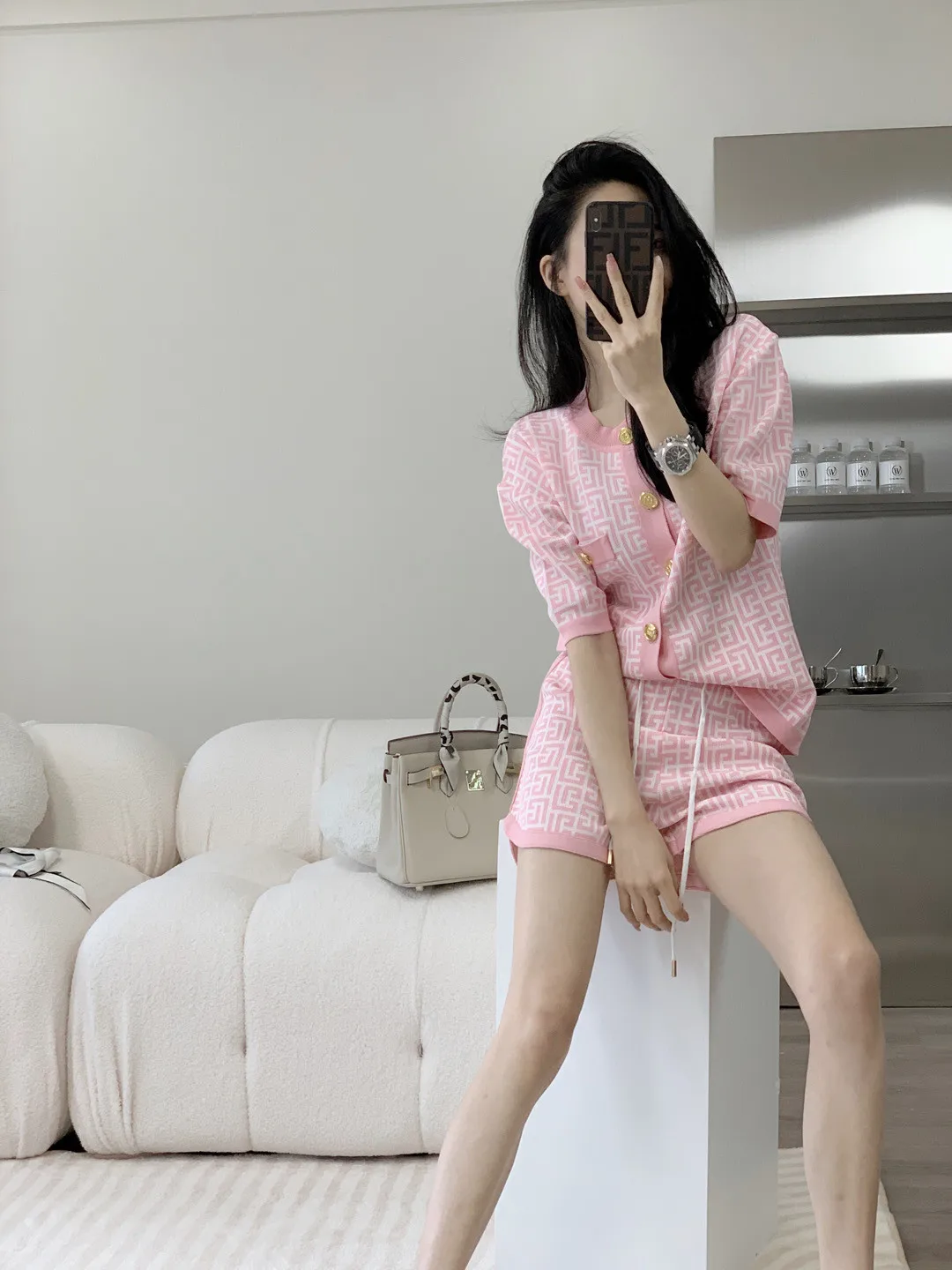 

Summer Xiaoxiangfeng fried street age-reducing Hong Kong style retro casual fashion knitted shorts two-piece suit women