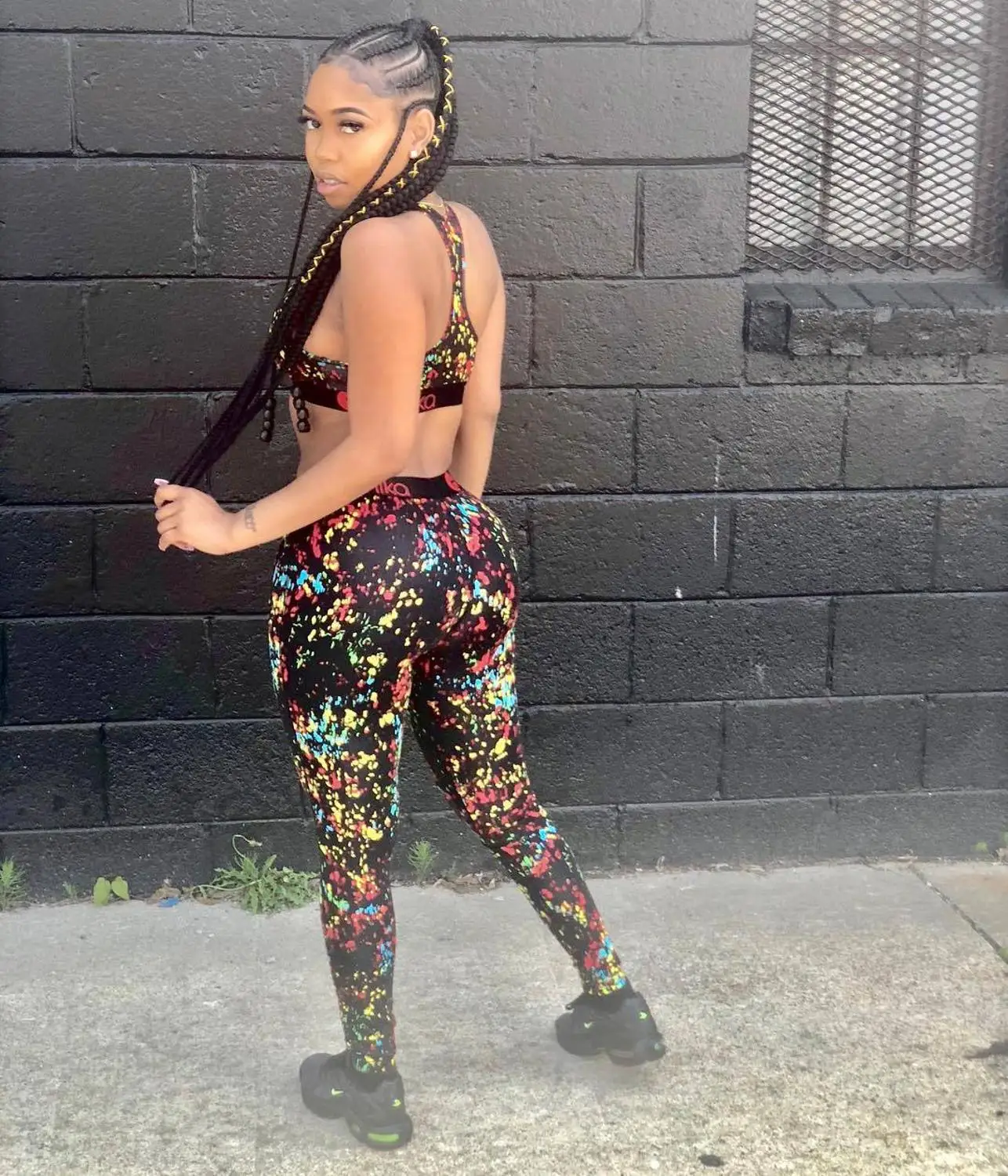 Женский укороченный топ без рукавов adfндс с красочным принтом и облегающие