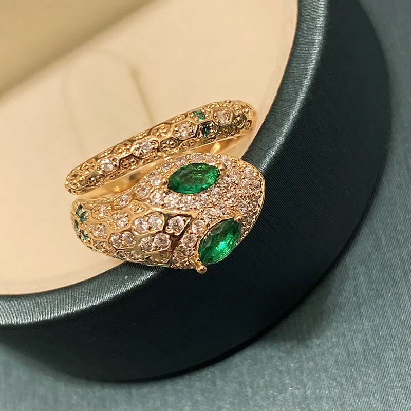 

Small gold green eyes ring wrapped snake shaped zircon spirit snake ring snake head retro fashion snake god