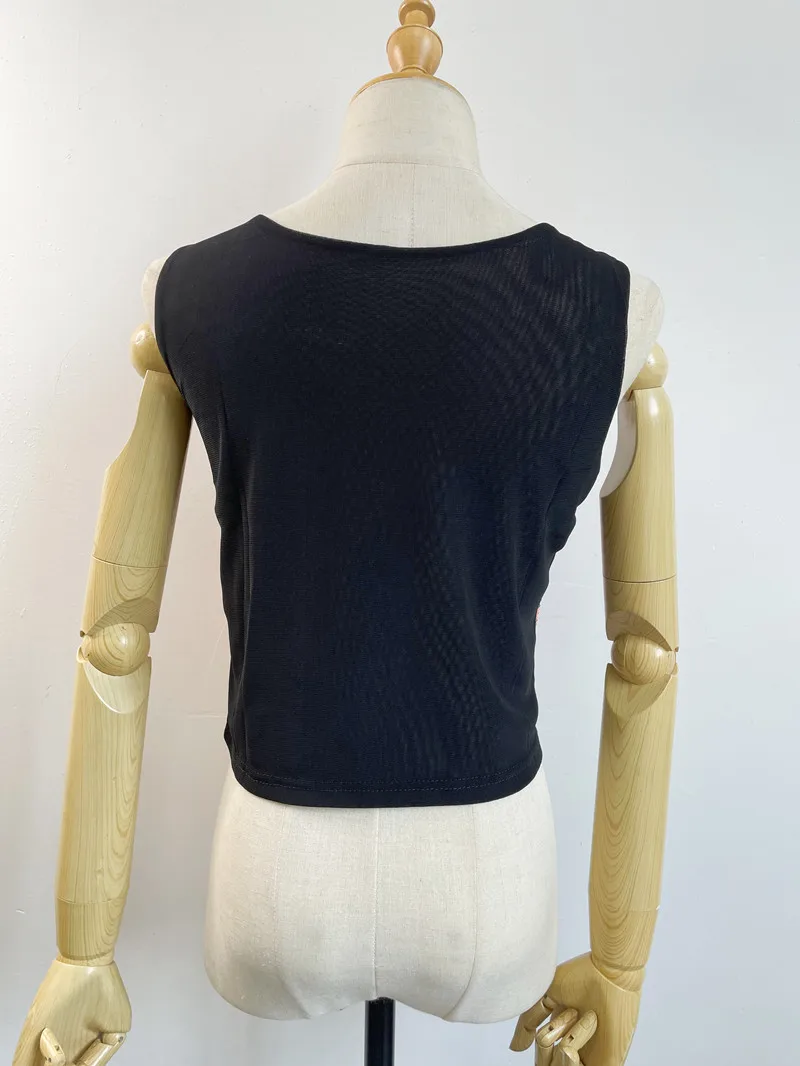 Женская майка с геометрическим принтом красная укороченная бусинами и блестками