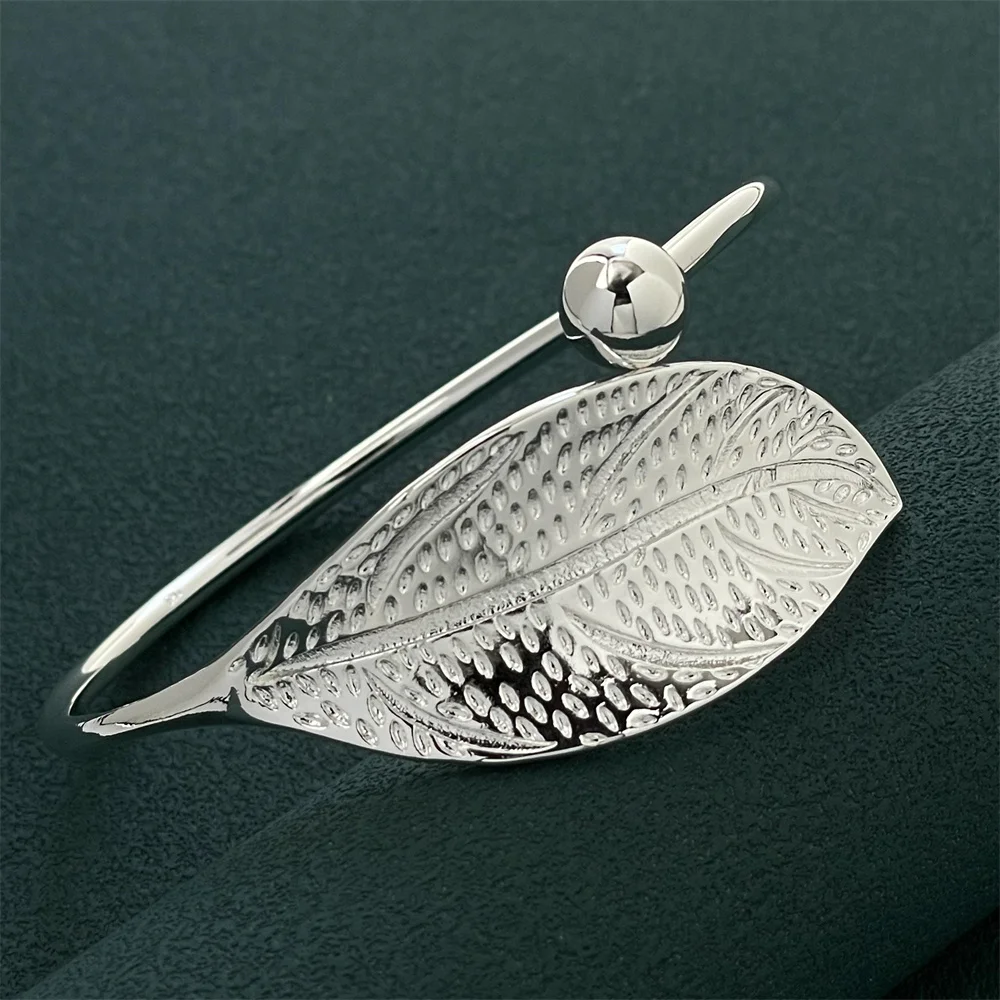 Элегантный Маленький Браслет Серебристого Цвета С Дизайном Свежего Листа Для