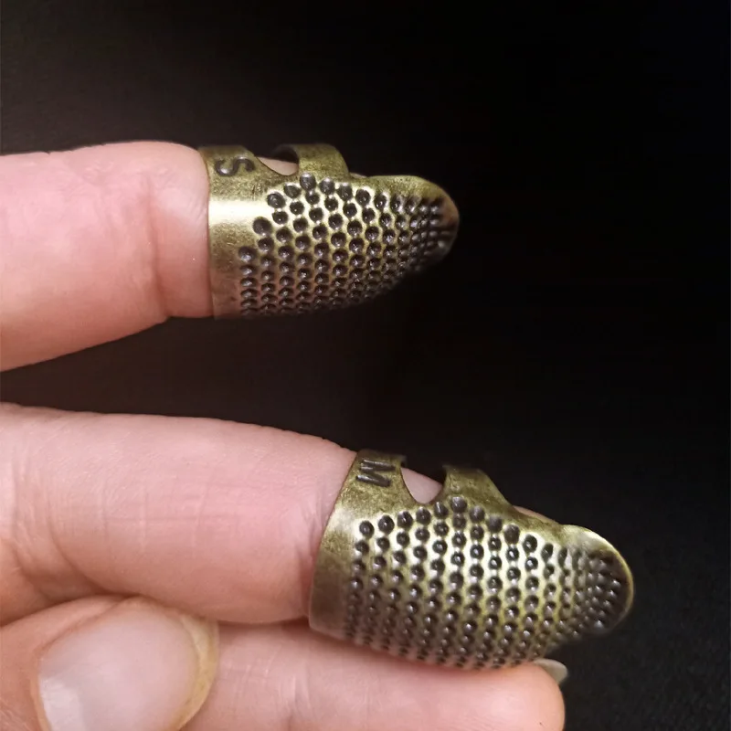 

1PCS Retro Finger Protector Antique Thimble Ring Handworking Needle Thimble Needles Craft Household DIY Sewing Tools Accessories