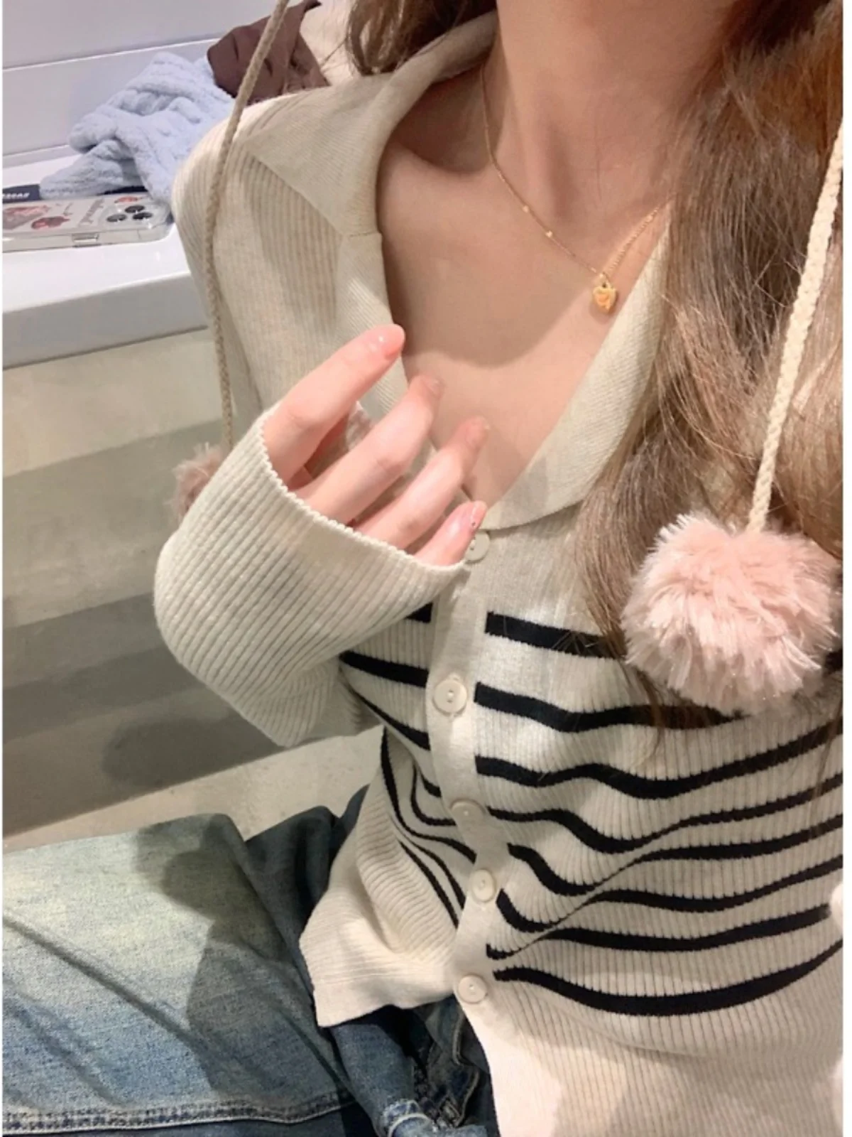 Элегантный вязаный кардиган с тонкими лацканами и длинными рукавами женский