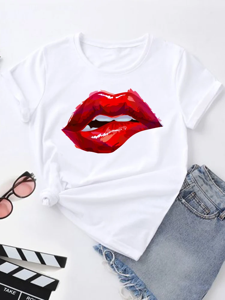 Купи New Print Tshirt Women Valentine's Day Sexy Lips Graphic T shirt Female Short Sleeve Tee Tops Retro Black Tshirt Ladies Clothing за 187 рублей в магазине AliExpress