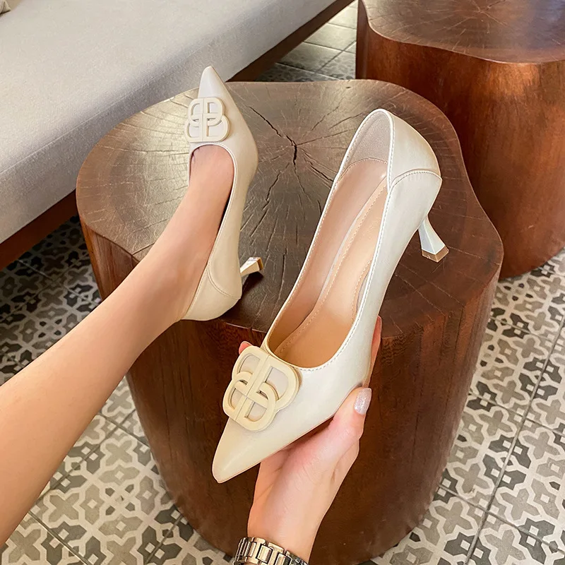 

Туфли-лодочки женские на тонком высоком каблуке 6 см, мягкая кожа, заостренный носок, бежевые, под платье, 41 42 43