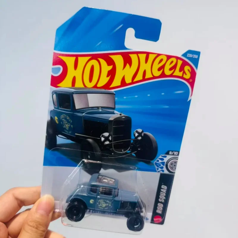 Фото Коллекционная модель автомобиля Hot Wheels из литого металла, серия 26M: Ferrari F1, Mercedes, Audi, Toyota. Модель C4982 для взрослых. №2