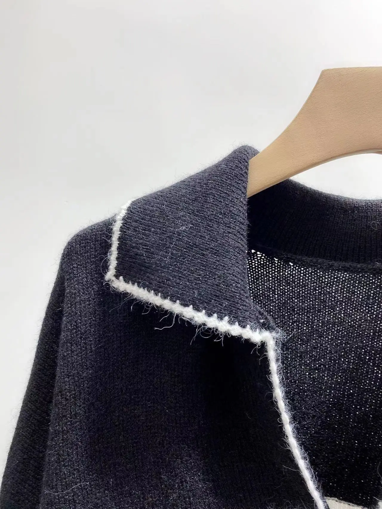 

Women Sweater Striped Spliced V-Neck Long Sleeve Loose Autumn Winter Pullover