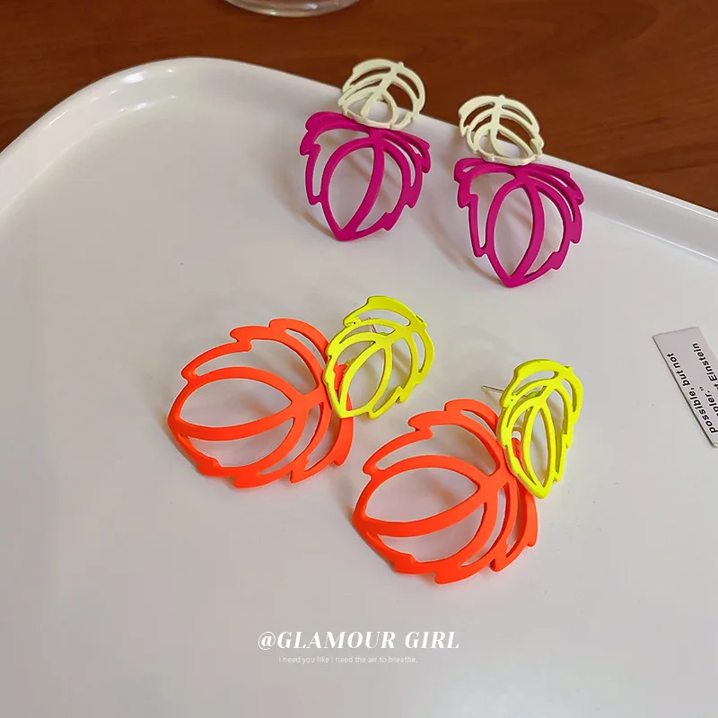 

Silver Needle Leaves Spray Painted Earrings Personality Fashion Cute Girl Design Sweet Cool Exaggerated Female