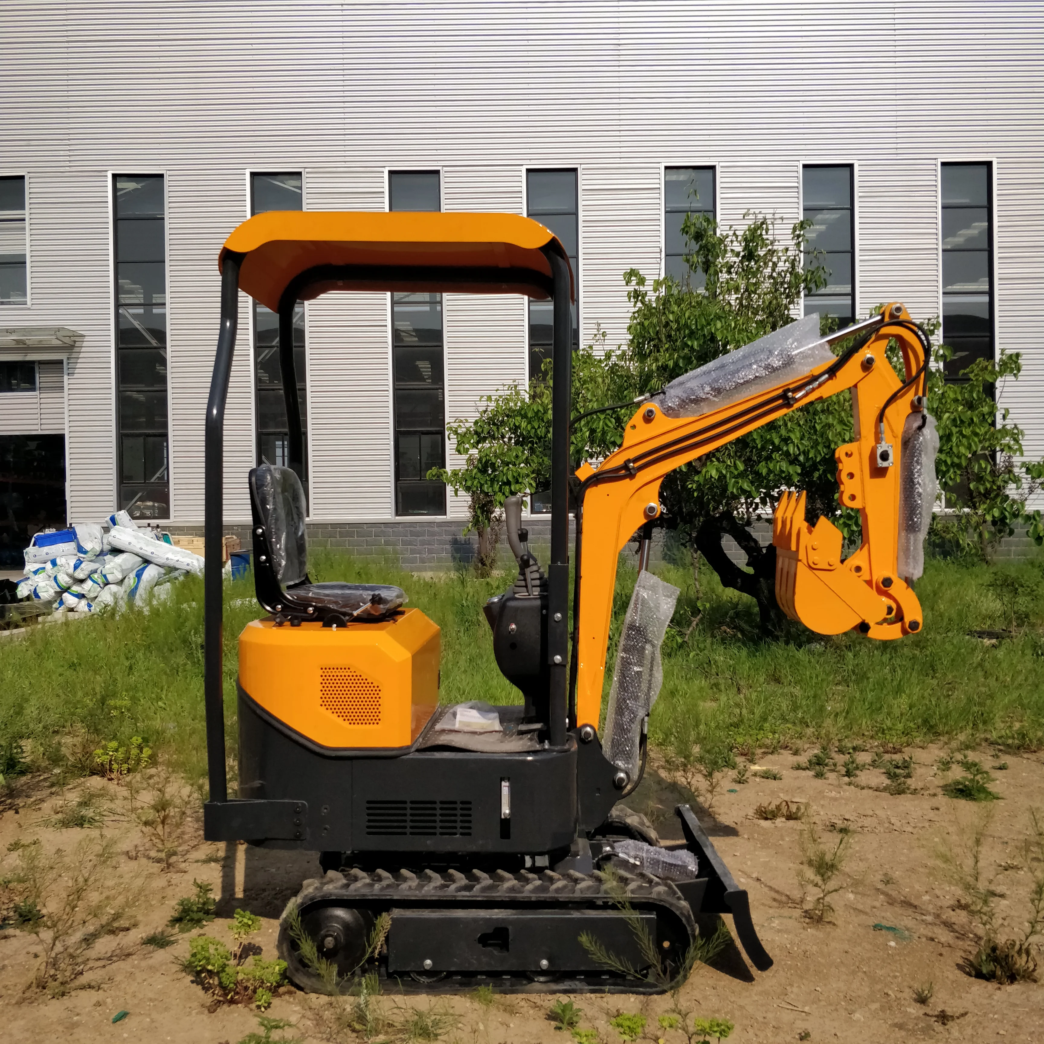 1000KG Mini Excavator Perfect Digger  for Constrction Work Yellow White Color on Sale