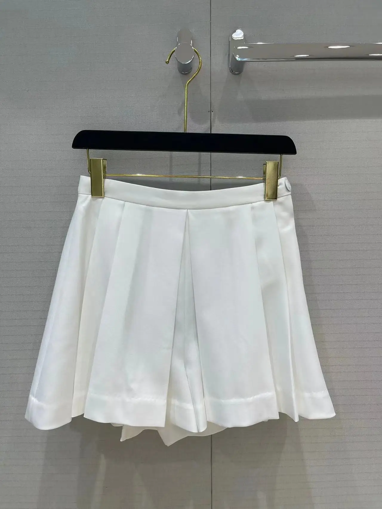 High Quality Women's Shorts Solid Casual Shorts Pleated Vacation White Fashion Runway Spring Summer 2022 New Mini Shorts