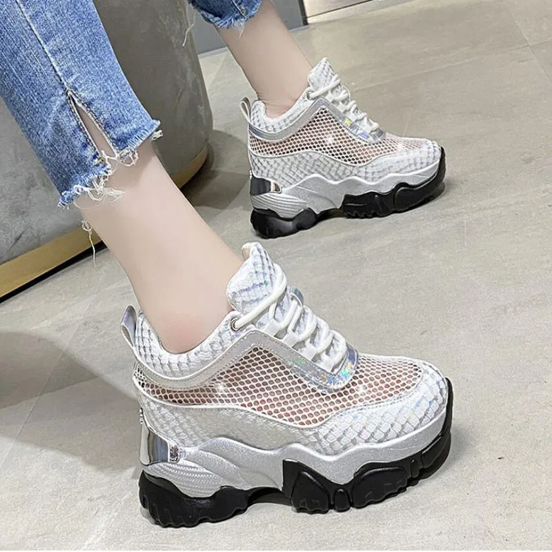 

Женские кроссовки на платформе, повседневные сетчатые кроссовки на толстой подошве, высокие модные брендовые кроссовки на танкетке, белые, ...