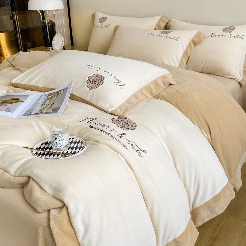 

Зимнее теплое молочное бархатное четырехкомпонентное утолщенное однотонное постельное белье из кораллового бархата двухстороннее бархатное антистатическое Фланелевое белье