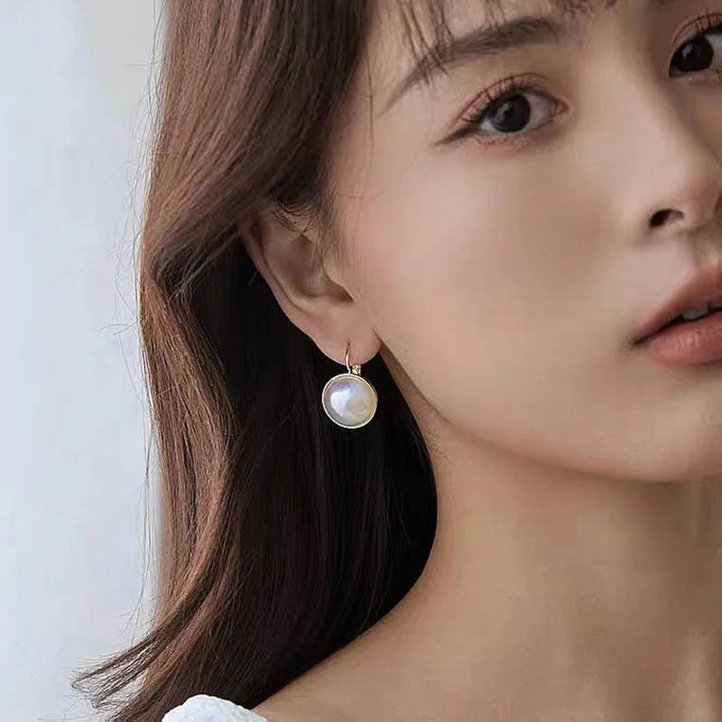 

Shiny Colorful Pearl Earrings Women's French Mermaid Ji Earrings Korean Love Stud Earrings Sweet Eye-catching Net Red Earrings