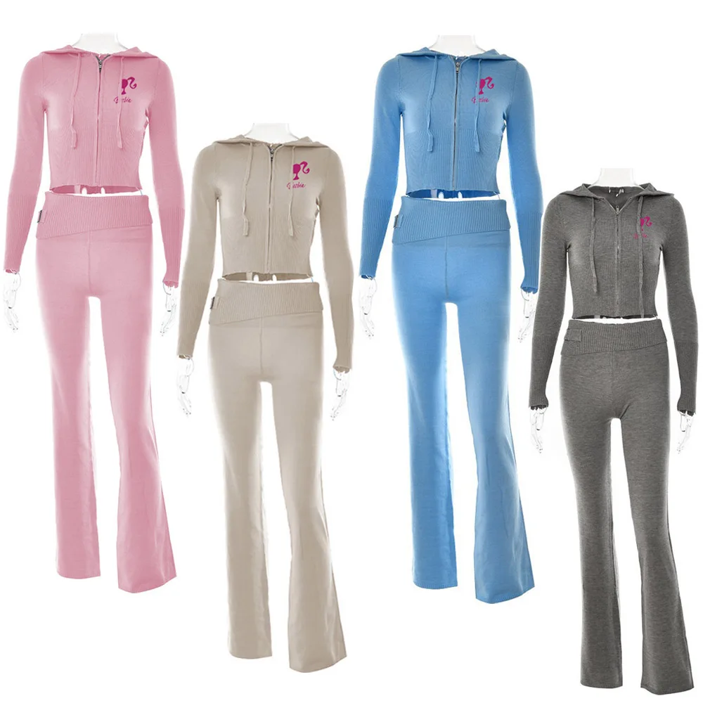 

Вязаный костюм Барби с капюшоном, модные сексуальные брюки с высокой талией и длинными рукавами, комплект из двух предметов, вязаное пальто с вышитым логотипом