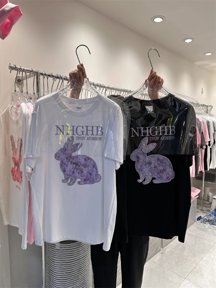 

Футболка женская с коротким рукавом, универсальный хлопковый топ средней длины с вышивкой и надписью алмазного кролика, Повседневная белая...