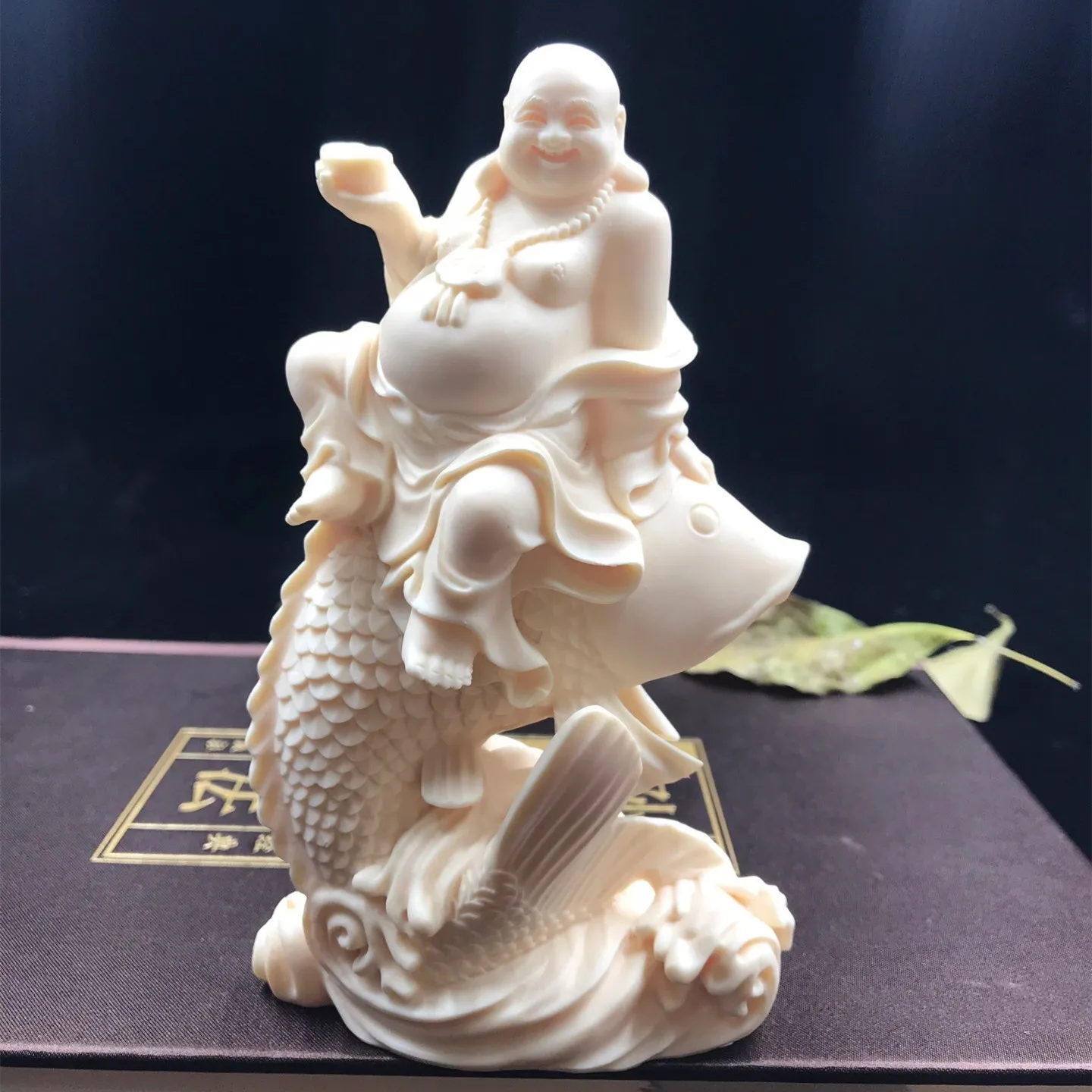 

Ivory Nut Carved Sitting Fish Maitreya Creative Furnishings Craft Gift Car Decoration Gift Box
