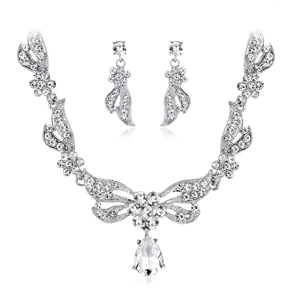 

New Fashionable and Exaggerated Jewelry Set with Personalized White Flower Bridal Necklace for Women