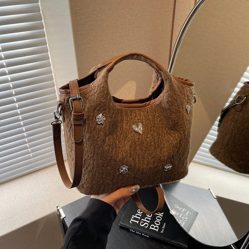 Niche Woolen Bag Women's 2024 New Autumn and Winter Versatile Messenger Fashionable Portable Bucket