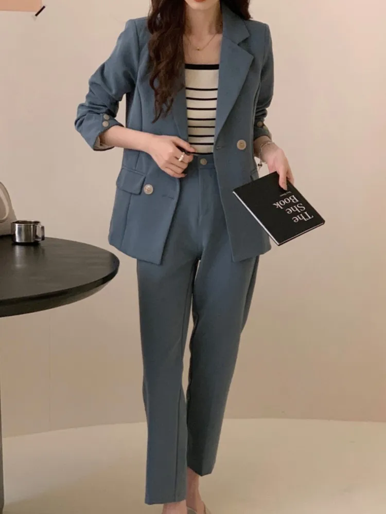 Рисунок 4 - Осень 2023, офисный женский брючный костюм