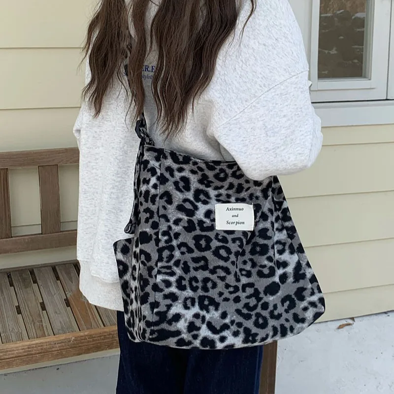 2024 женская новая минималистичная повседневная сумка через плечо с леопардовым