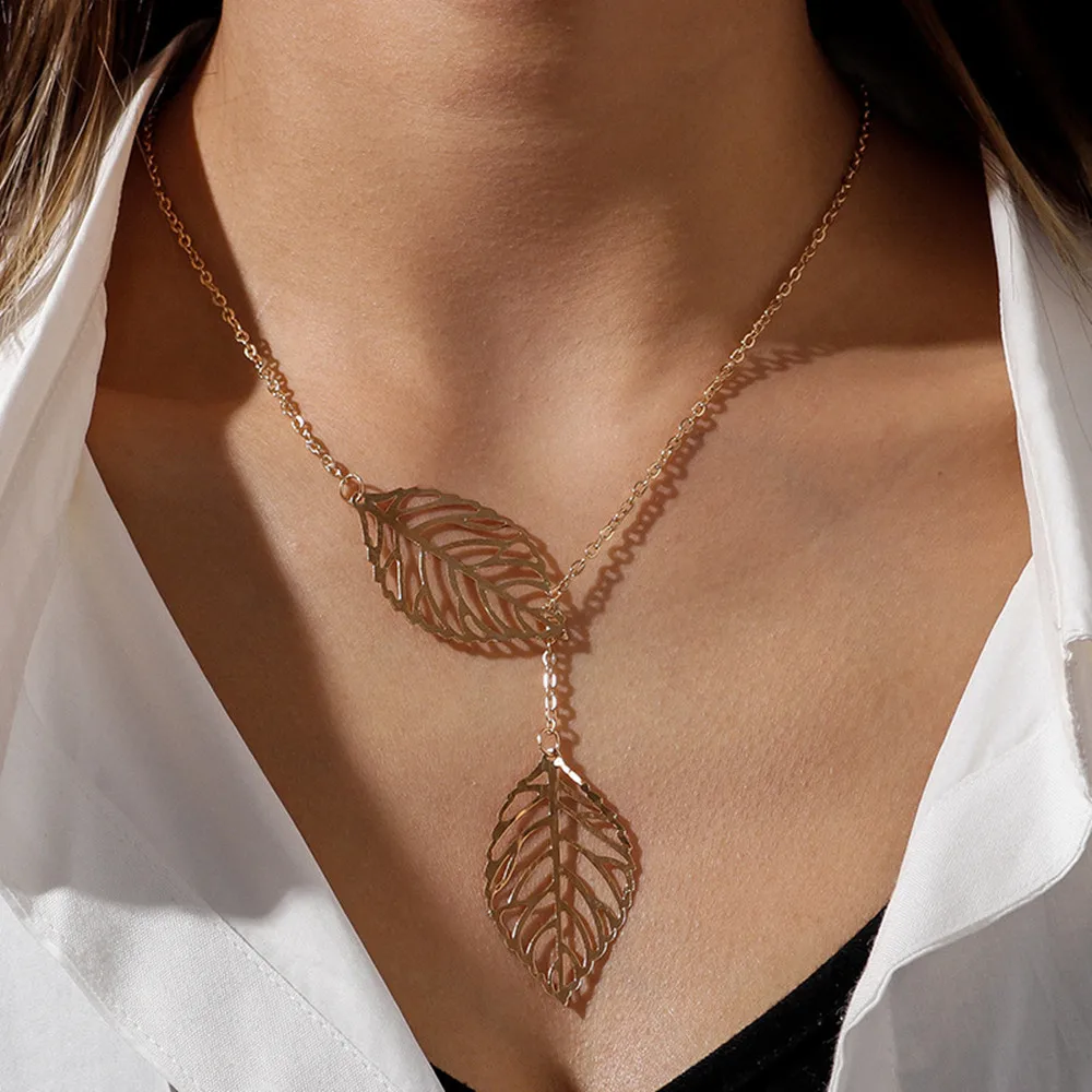 

Classic Metal Hollow Double Leaf Pendant Irregular Geometry Necklace for Women Bohemia Alloy Short Collar Choker Necklace Gift